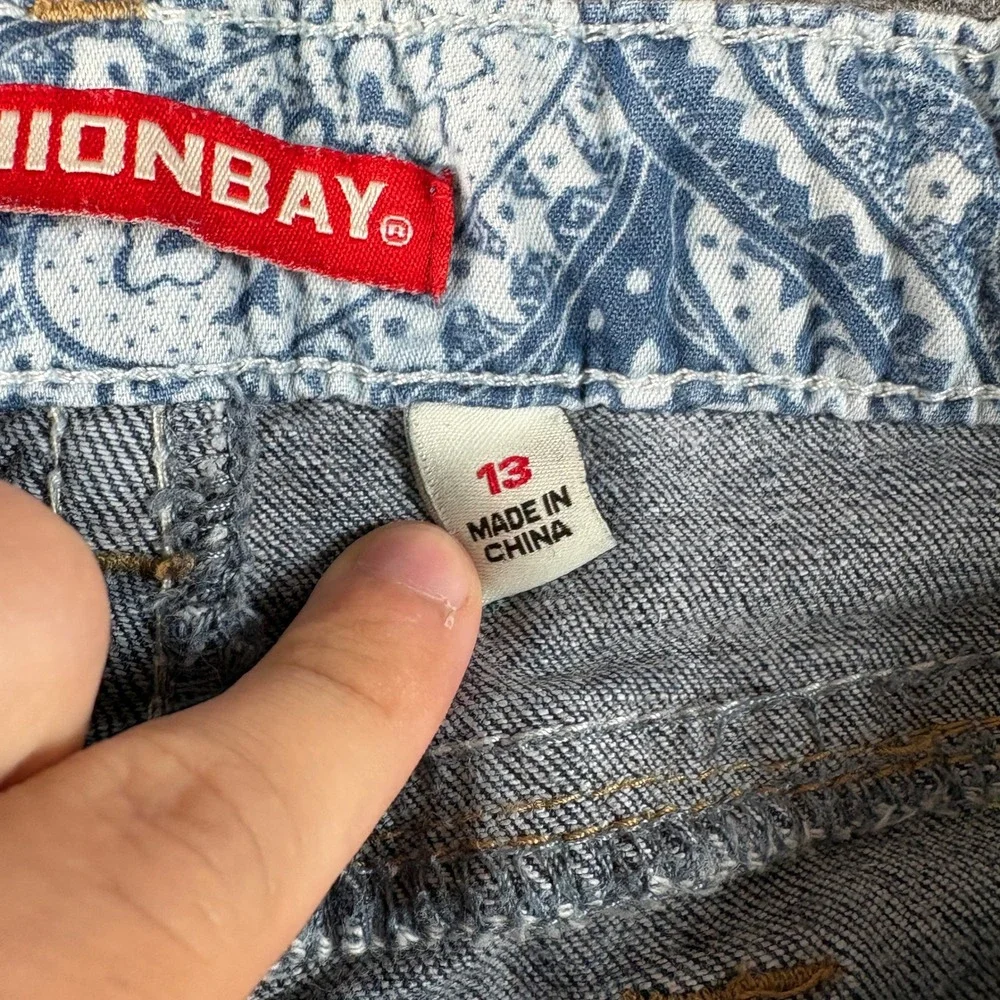 Unionbay Womens Size 13 Dark Wash Denim Bermuda Shorts Embroidered Pockets Y2K